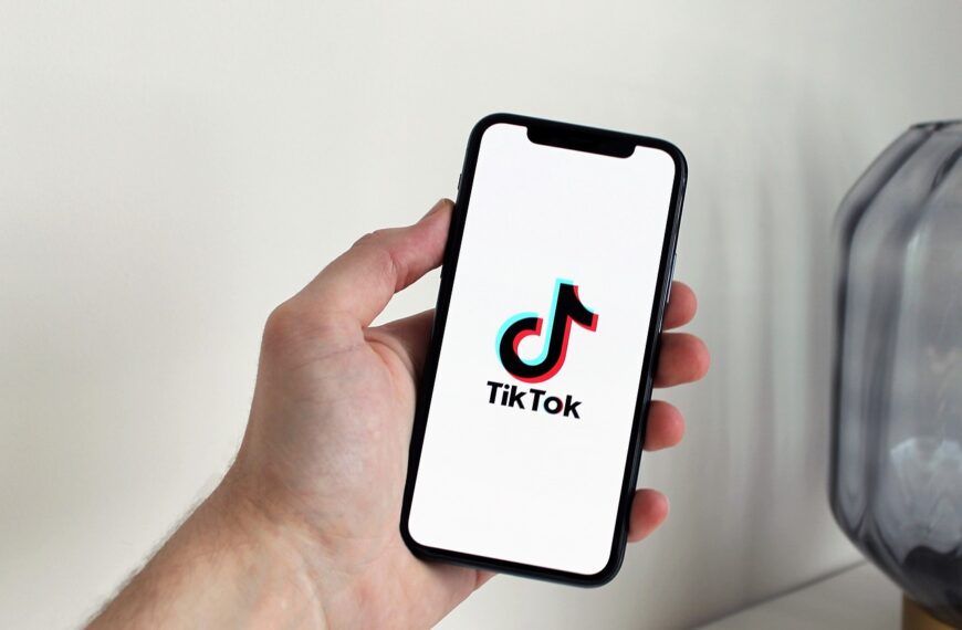 Understanding TikTok’s Algorithm: How Influencers Can Help Your Brand Stand Out