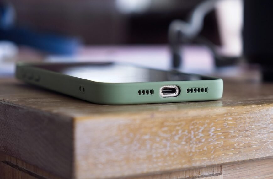 Why Triple Camera Phones Are Best Suited For Photographers on The Go