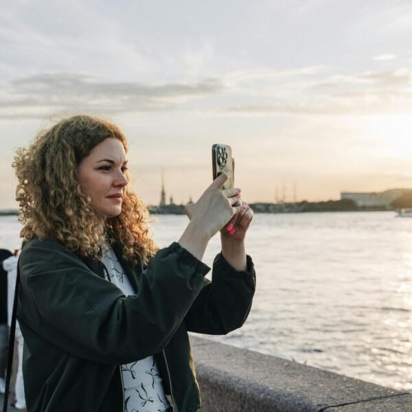 Why China, Japan and USA Travelers Rely on eSIM in 2026