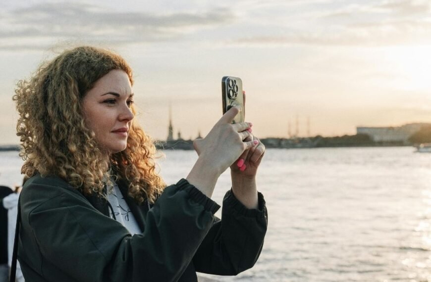 Why China, Japan and USA Travelers Rely on eSIM in 2026